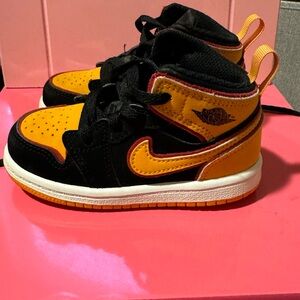 Jordan 1’s great condition Orange/black